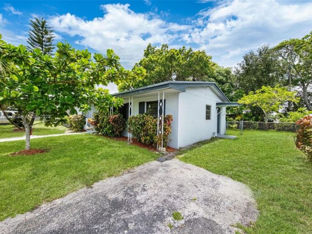 Продажа дома по адресу 18900 NW 19th Ave - фото 6257790