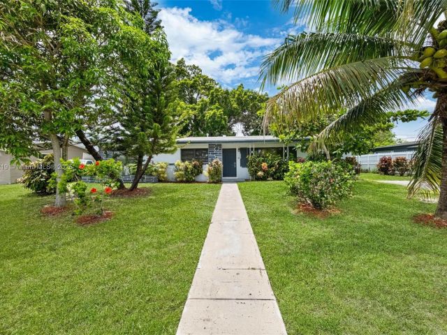 Продажа дома по адресу 18900 NW 19th Ave - фото 6257791