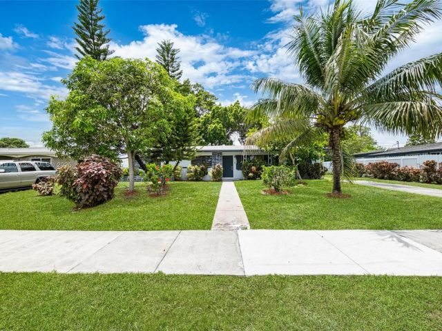 Продажа дома по адресу 18900 NW 19th Ave - фото 6257792