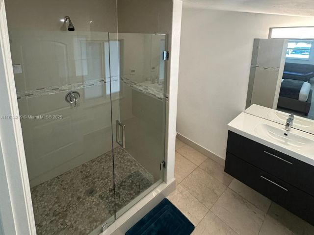 Дом в аренду по адресу 17650 NE 19th Ave - фото 6245172