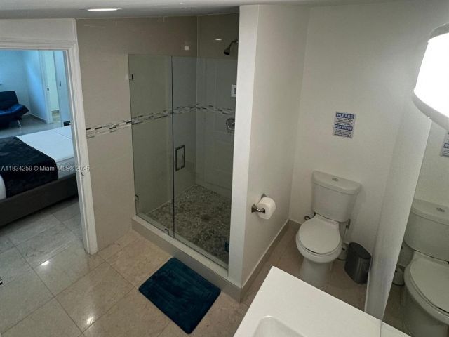 Дом в аренду по адресу 17650 NE 19th Ave - фото 6245173