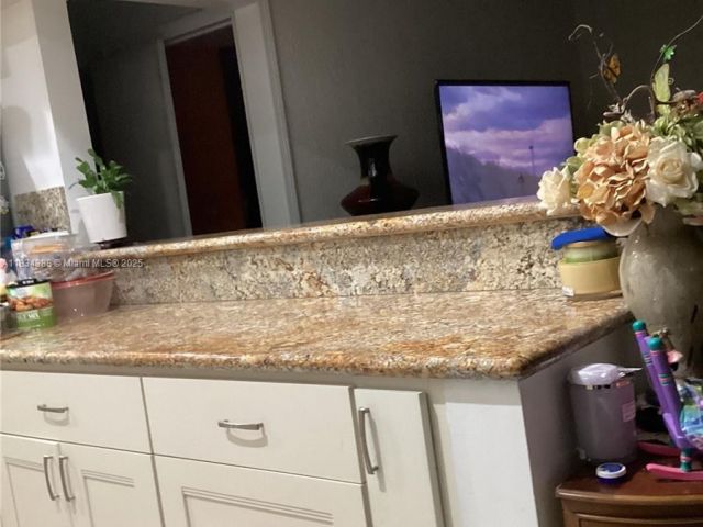 Продажа дома по адресу 1535 NE 171st St - фото 6244941