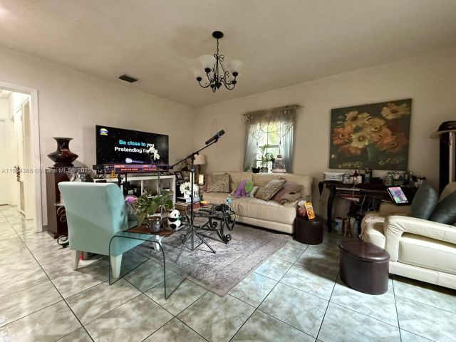 Продажа дома по адресу 1535 NE 171st St - фото 6284587