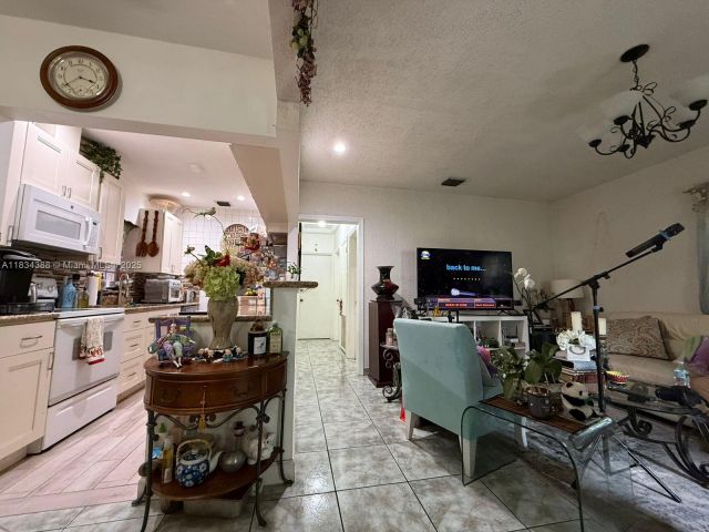 Продажа дома по адресу 1535 NE 171st St - фото 6284590