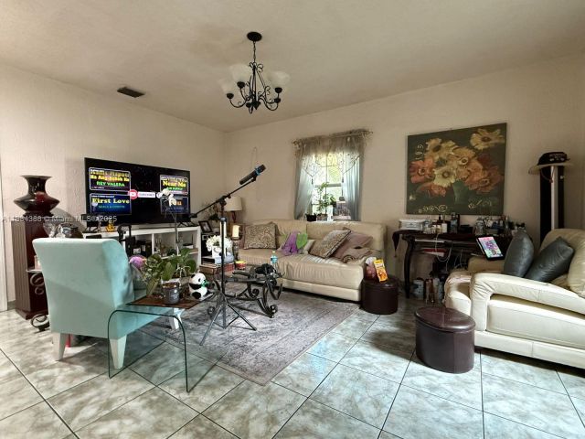 Продажа дома по адресу 1535 NE 171st St - фото 6284592