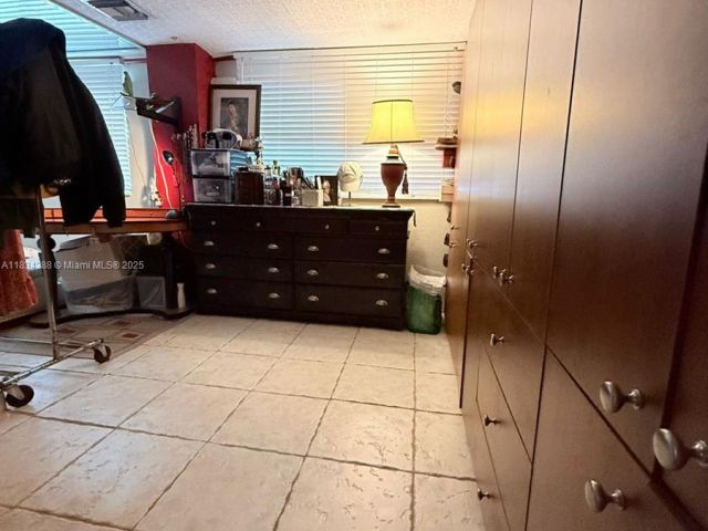 Продажа дома по адресу 1535 NE 171st St - фото 6284594