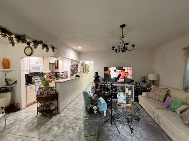 Продажа дома по адресу 1535 NE 171st St - фото 6284596