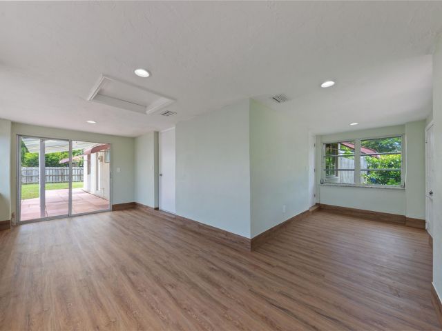 Продажа дома по адресу 2071 NE 180th St - фото 6246068