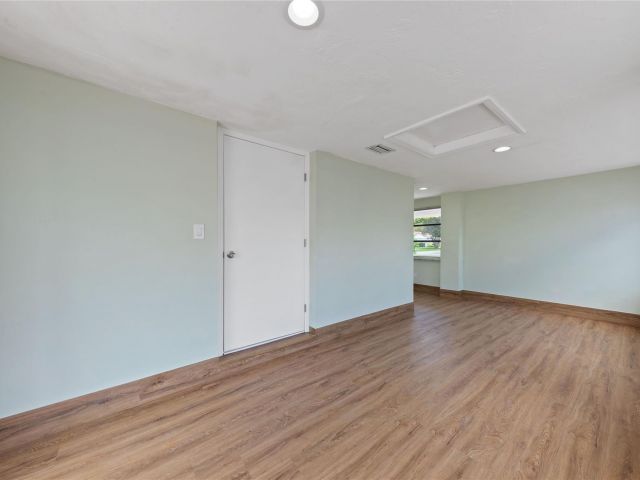 Продажа дома по адресу 2071 NE 180th St - фото 6246069