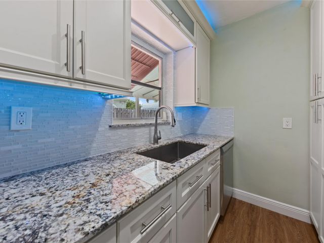 Продажа дома по адресу 2071 NE 180th St - фото 6246074