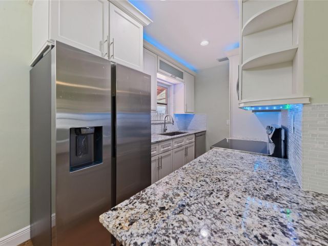 Продажа дома по адресу 2071 NE 180th St - фото 6246076