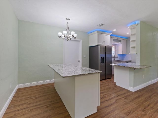 Продажа дома по адресу 2071 NE 180th St - фото 6246078