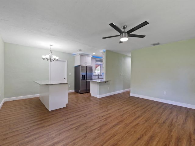 Продажа дома по адресу 2071 NE 180th St - фото 6246079