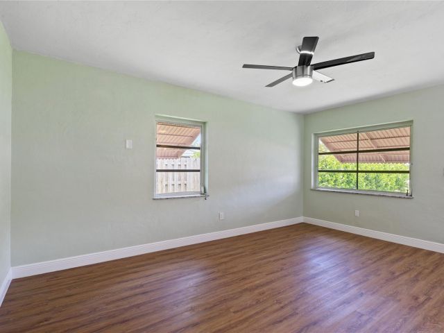 Продажа дома по адресу 2071 NE 180th St - фото 6246080