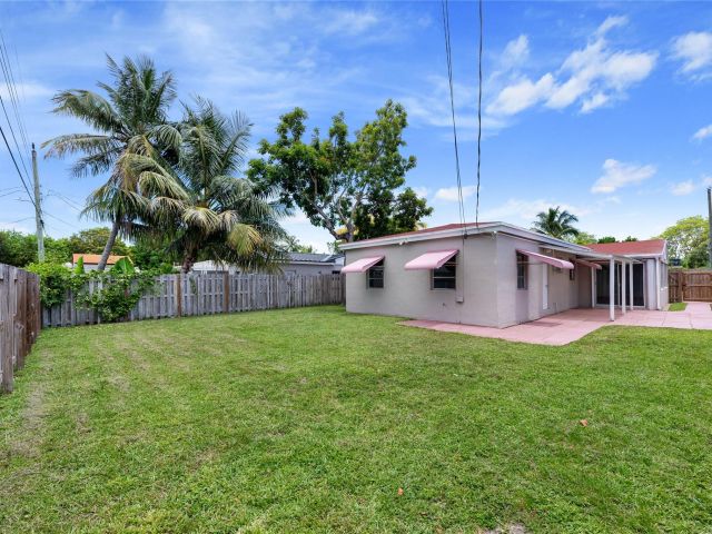 Продажа дома по адресу 2071 NE 180th St - фото 6246083