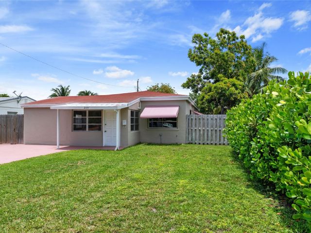 Продажа дома по адресу 2071 NE 180th St - фото 6246084