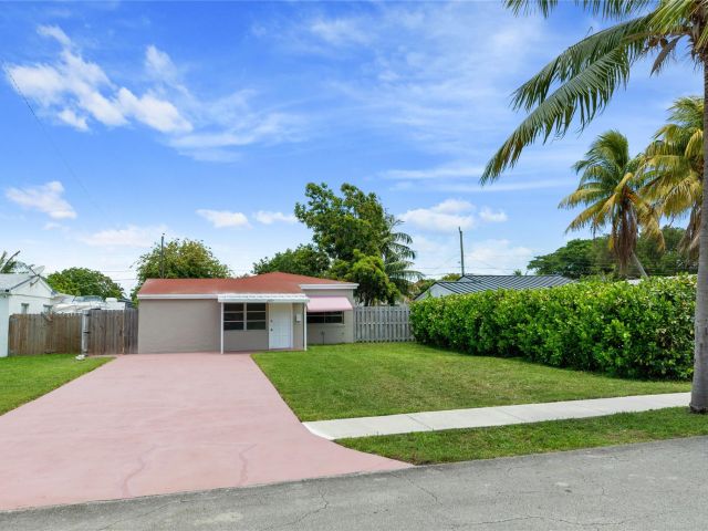 Продажа дома по адресу 2071 NE 180th St - фото 6246086