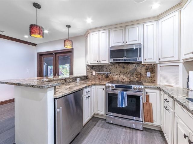 Продажа дома по адресу 1317 SW 18th Ave - фото 6246864