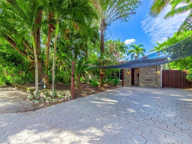 Продажа дома по адресу 1317 SW 18th Ave - фото 6246870