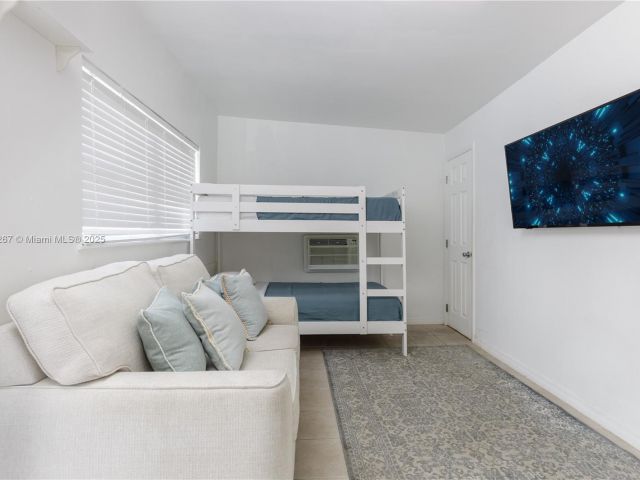 Дом в аренду по адресу 1134 Harrison St - фото 6246935