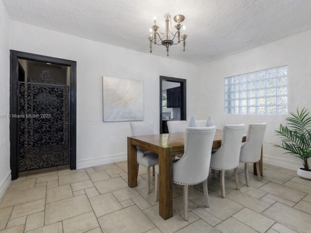 Дом в аренду по адресу 1134 Harrison St - фото 6246937