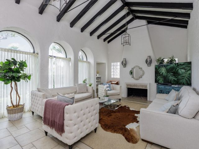 Дом в аренду по адресу 1134 Harrison St - фото 6246939