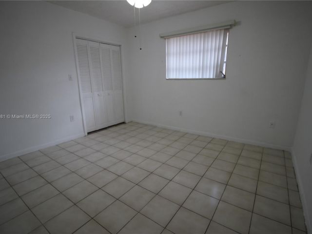 Продажа дома по адресу 2216 SW 62nd Ave - фото 6247122