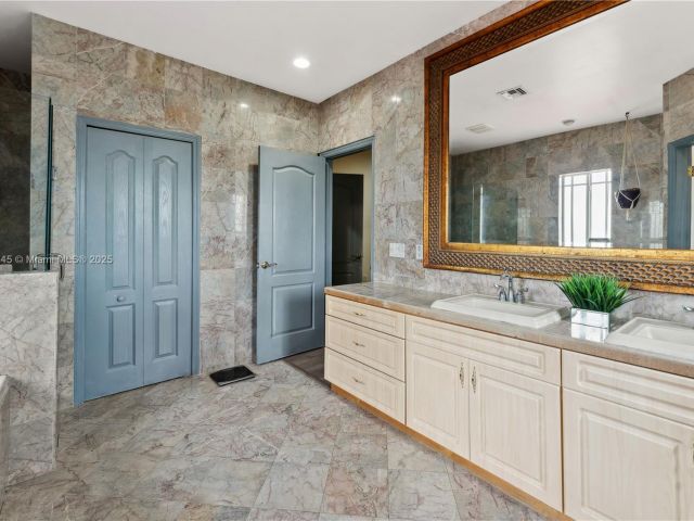 Продажа дома по адресу 19520 SW 206th St - фото 6259270