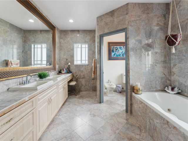 Продажа дома по адресу 19520 SW 206th St - фото 6259271