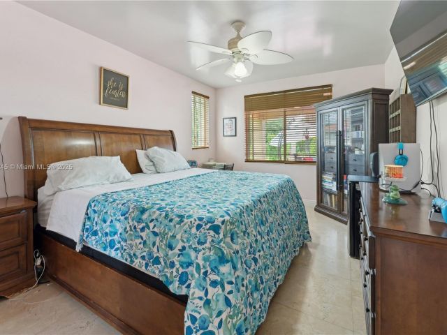 Продажа дома по адресу 19520 SW 206th St - фото 6259277