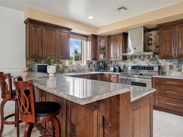 Продажа дома по адресу 19520 SW 206th St - фото 6259279