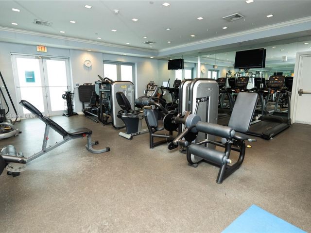 Продажа дома по адресу 150 Sunny Isles Blvd 1-TH403 - фото 6279325