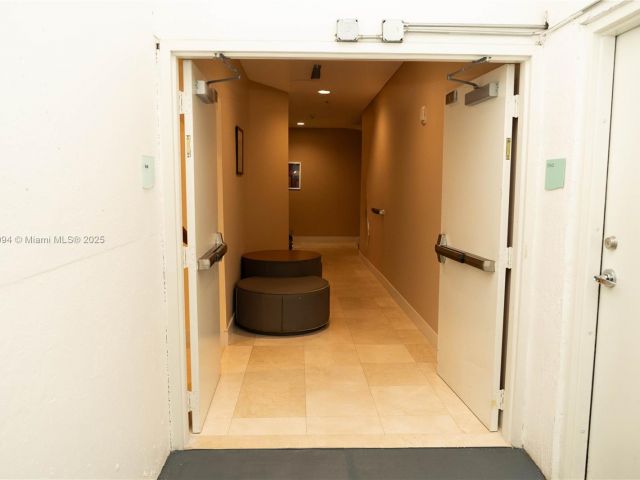 Продажа дома по адресу 150 Sunny Isles Blvd 1-TH403 - фото 6279329