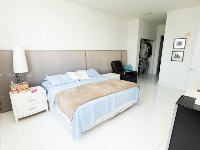 Продажа дома по адресу 150 Sunny Isles Blvd 1-TH403 - фото 6279334