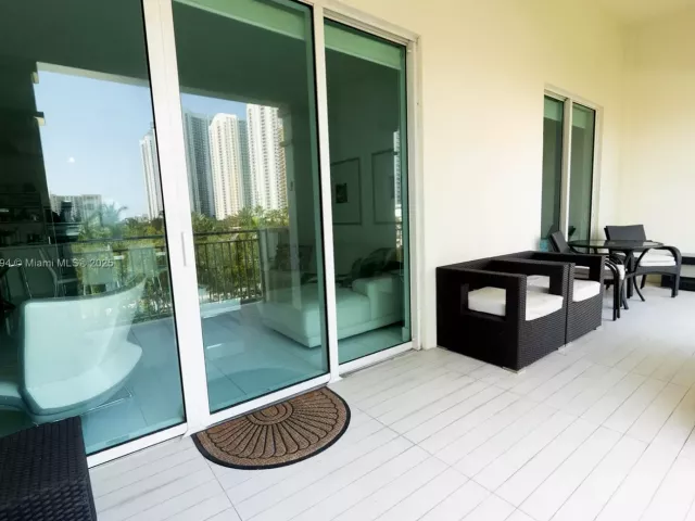 Продажа дома по адресу 150 Sunny Isles Blvd 1-TH403 - фото 6279336