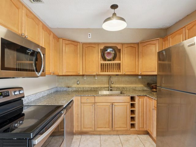 Продажа дома по адресу 1520 SW 47th Ter - фото 6249648