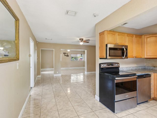 Продажа дома по адресу 1520 SW 47th Ter - фото 6249651