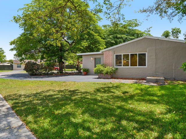 Продажа дома по адресу 1520 SW 47th Ter - фото 6249658