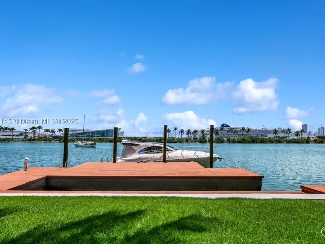 Продажа дома по адресу 30 Palm Ave - фото 9362800