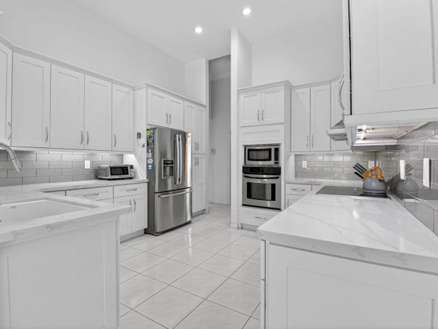 Продажа дома по адресу 10791 River Glenn Drive - фото 6251532