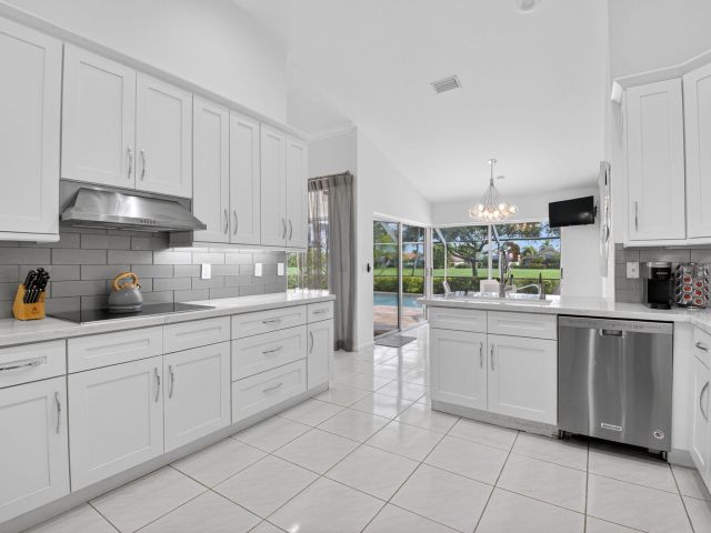 Продажа дома по адресу 10791 River Glenn Drive - фото 6251533