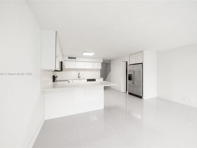 Продажа дома по адресу 20218 NE 34th Ct 52 - фото 6250334