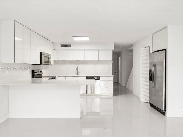 Продажа дома по адресу 20218 NE 34th Ct 52 - фото 6250335