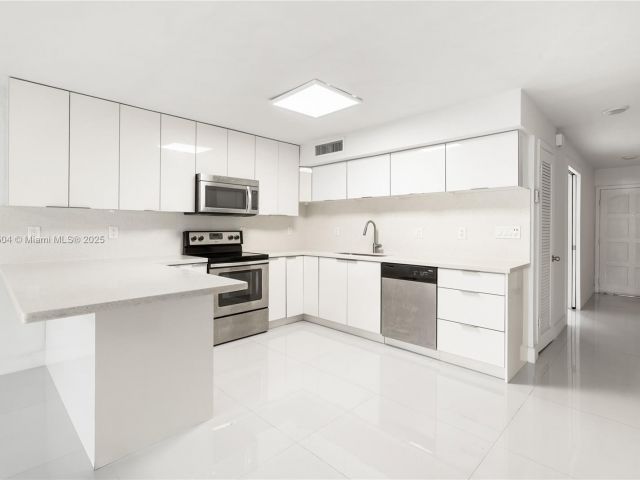 Продажа дома по адресу 20218 NE 34th Ct 52 - фото 6250337