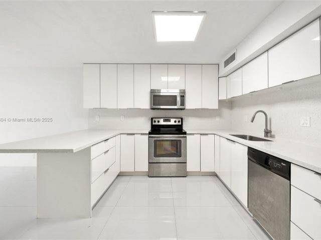 Продажа дома по адресу 20218 NE 34th Ct 52 - фото 6250338