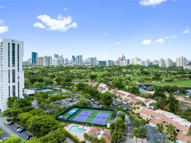 Продажа дома по адресу 20218 NE 34th Ct 52 - фото 6250342