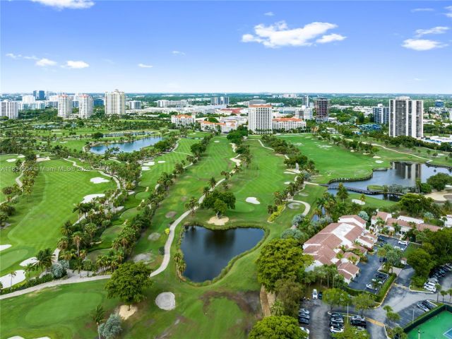 Продажа дома по адресу 20218 NE 34th Ct 52 - фото 6250345