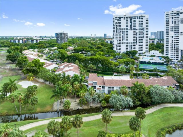 Продажа дома по адресу 20218 NE 34th Ct 52 - фото 6250347