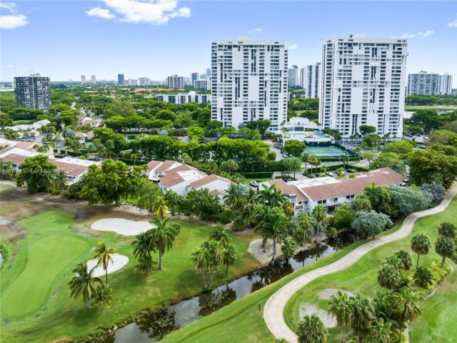 Продажа дома по адресу 20218 NE 34th Ct 52 - фото 6250348