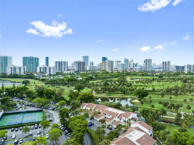 Продажа дома по адресу 20218 NE 34th Ct 52 - фото 6250349